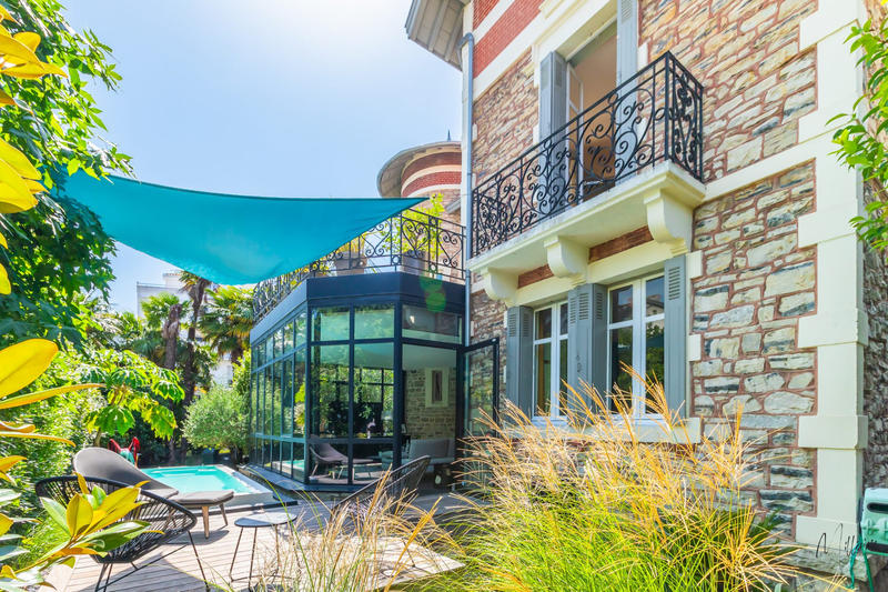 Maison - 270 m² - 7 pièces