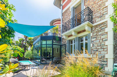 Maison - 270 m² - 7 pièces