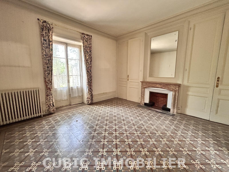 Propriété - 250 m² - 10 pièces