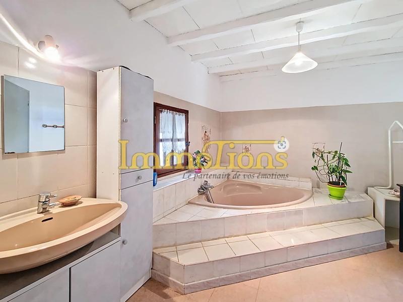 Maison - 243 m² - 5 pièces