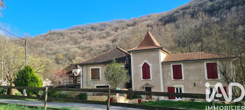 Maison - 207 m² - 12 pièces