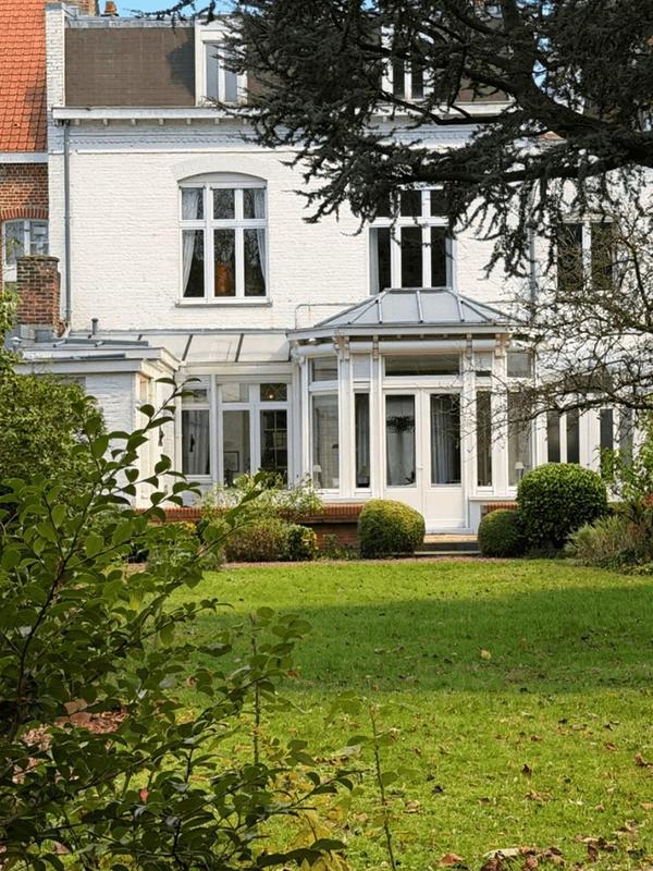 Maison - 306 m² - 10 pièces