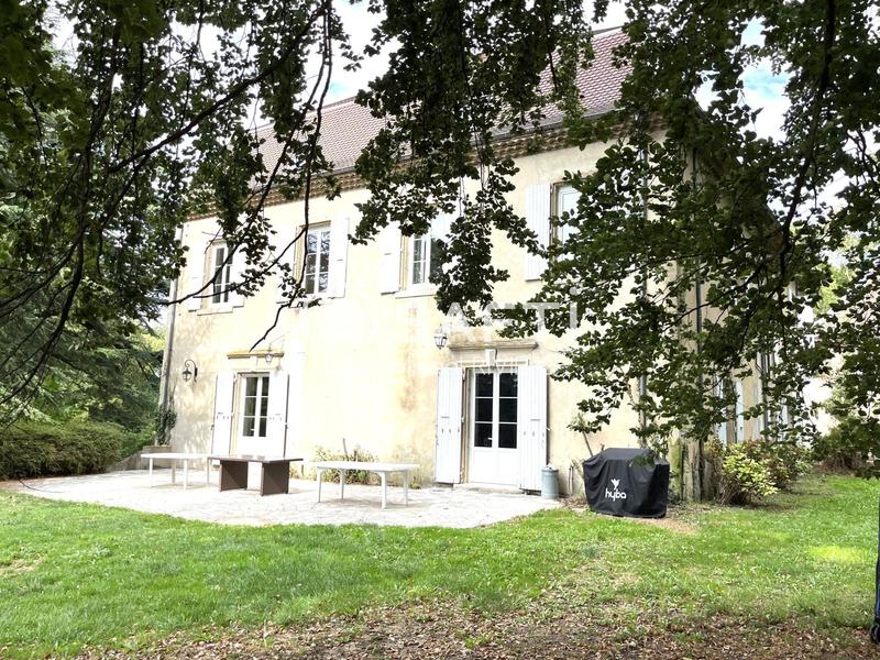 Maison de maîtres - 900 m² - 15 pièces