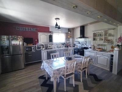 Maison traditionnelle - 230 m² - 5 pièces