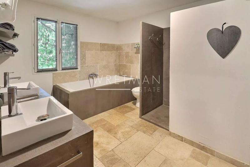 Villa - 232 m² - 9 pièces