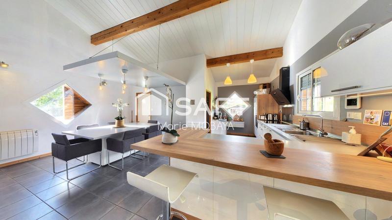 Maison - 210 m² - 6 pièces