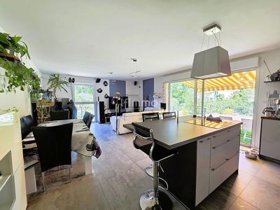 Maison - 204 m² - 11 pièces