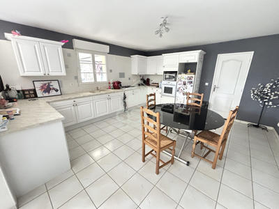 Maison traditionnelle - 198 m² - 6 pièces