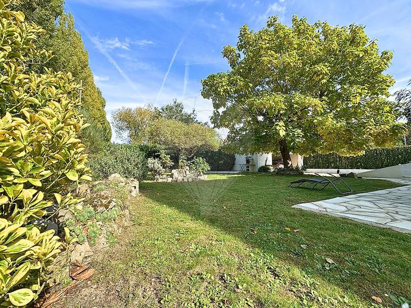 Maison - 161 m² - 8 pièces