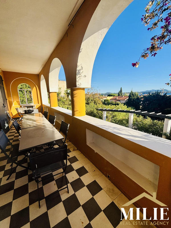 Villa - 245 m² - 7 pièces