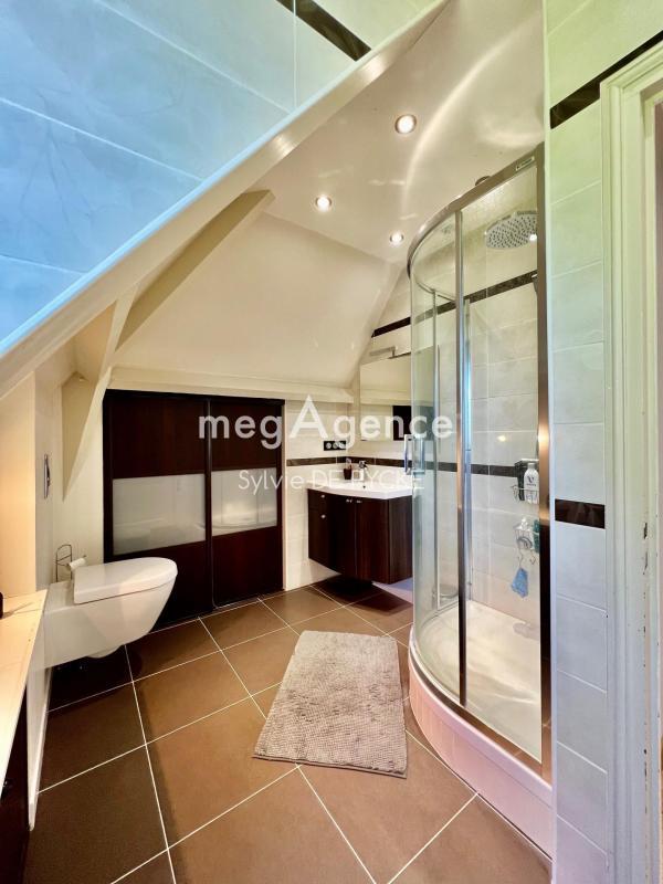 Maison - 202 m² - 7 pièces