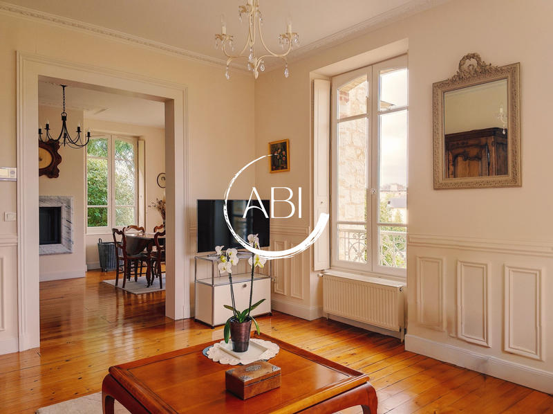 Villa - 183 m² - 8 pièces