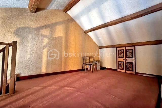 Maison - 260 m² - 9 pièces