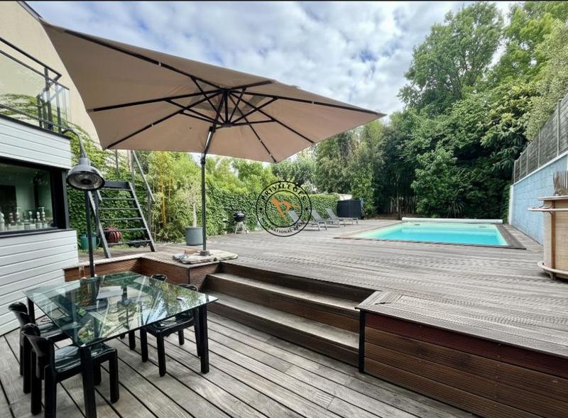 Maison - 140 m² - 5 pièces