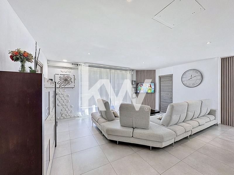 Maison - 245 m² - 8 pièces