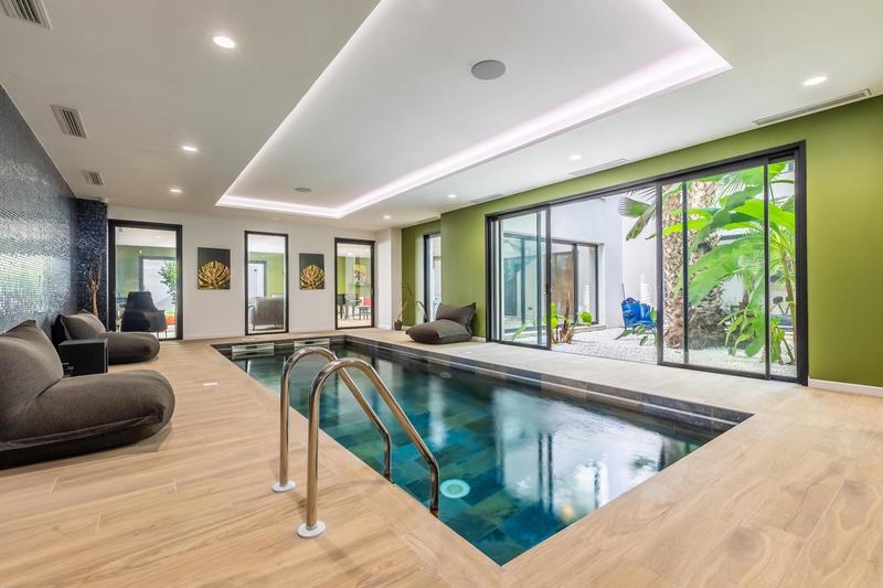 Villa - 1 300 m² - 10 pièces