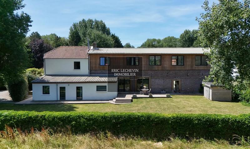 Maison - 330 m² - 7 pièces