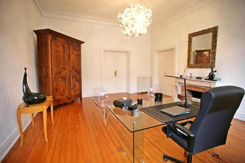 Maison de maîtres - 331 m² - 9 pièces