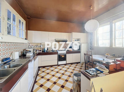 Maison - 239 m² - 9 pièces