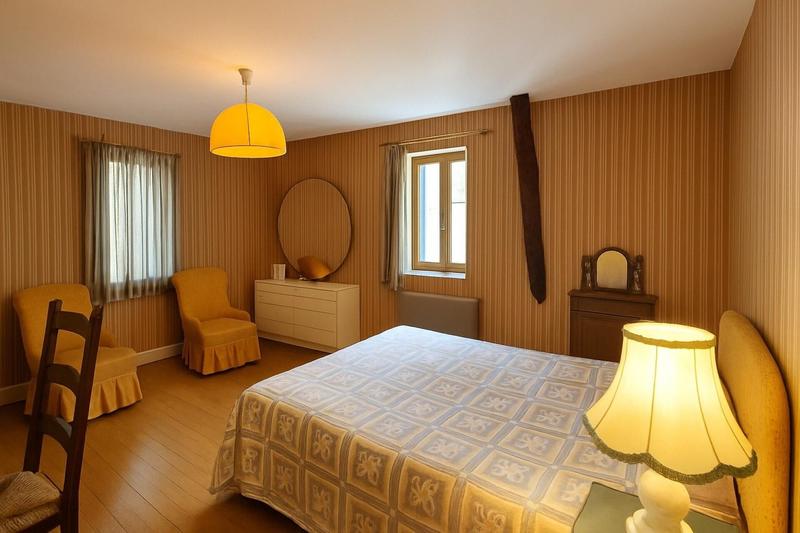 Maison - 186 m² - 7 pièces