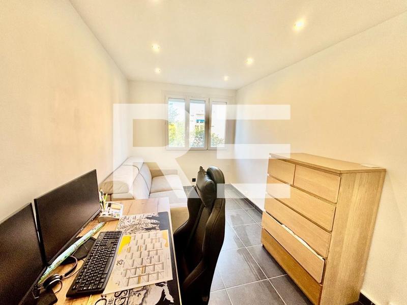 Appartement - 80 m² - 4 pièces