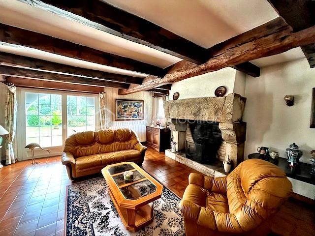 Demeure - 211 m² - 8 pièces