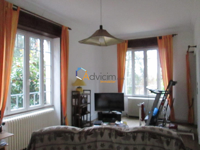 Maison - 260 m² - 9 pièces