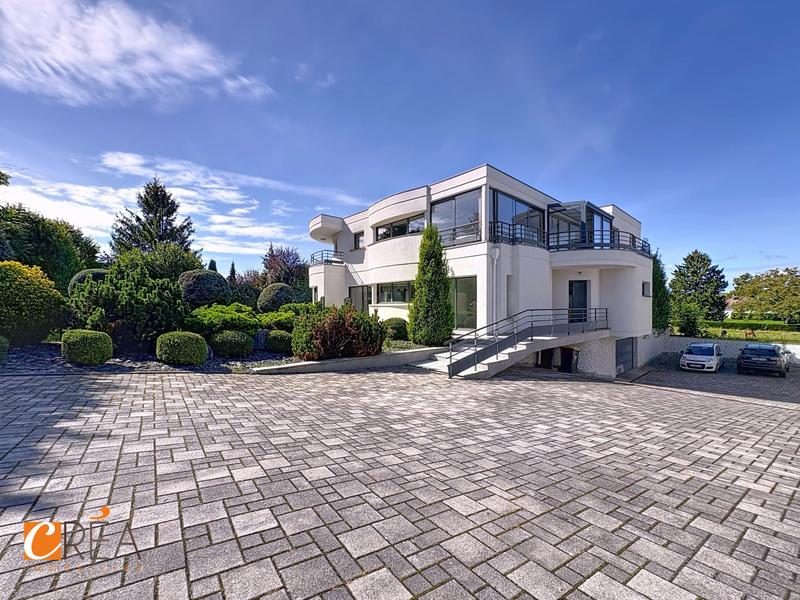 Villa - 325 m² - 7 pièces