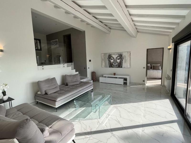 Maison - 280 m² - 8 pièces