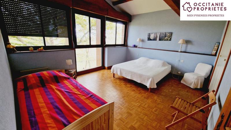 Propriété - 223 m² - 10 pièces