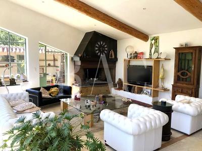 Propriété - 1 400 m² - 20 pièces