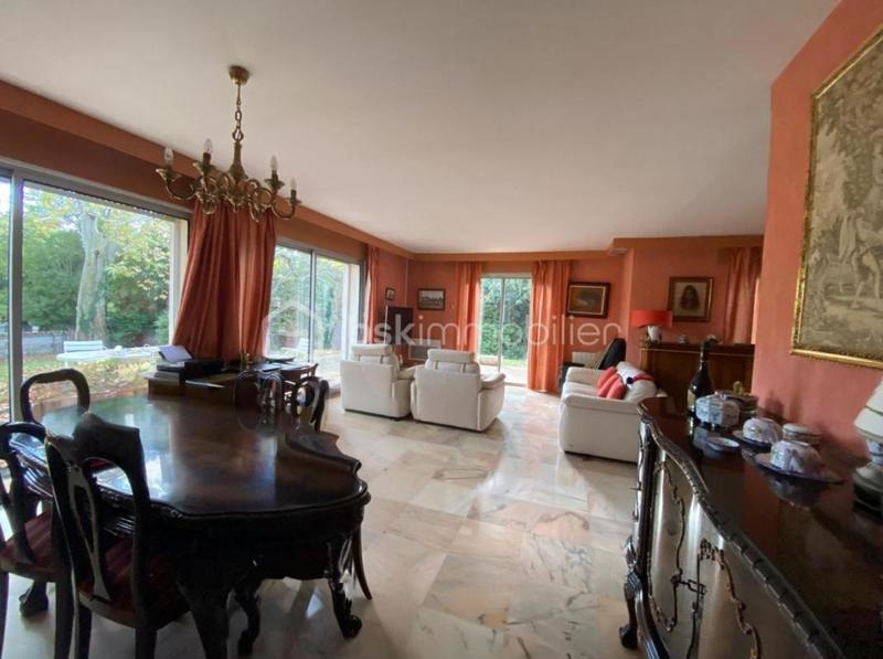 Maison - 210 m² - 8 pièces