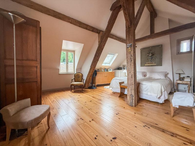 Maison - 280 m² - 10 pièces