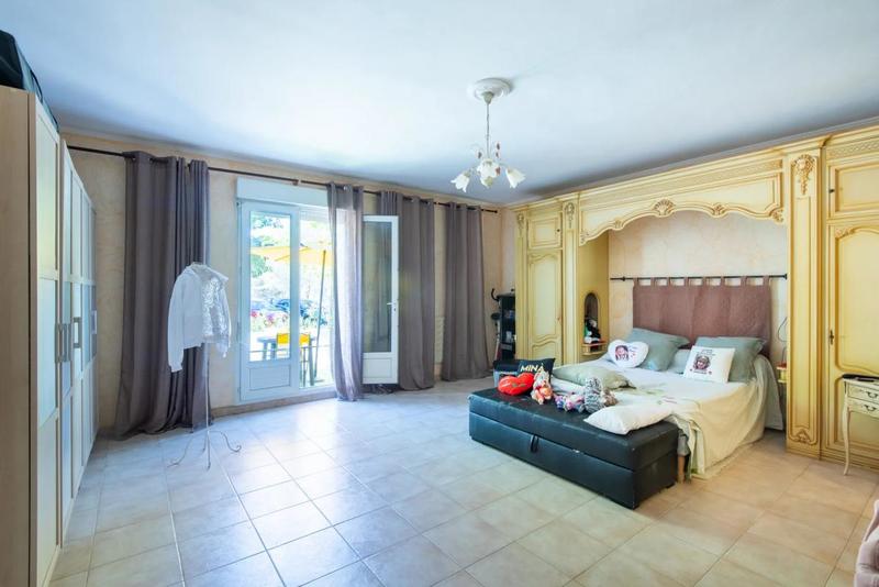Villa - 280 m² - 11 pièces