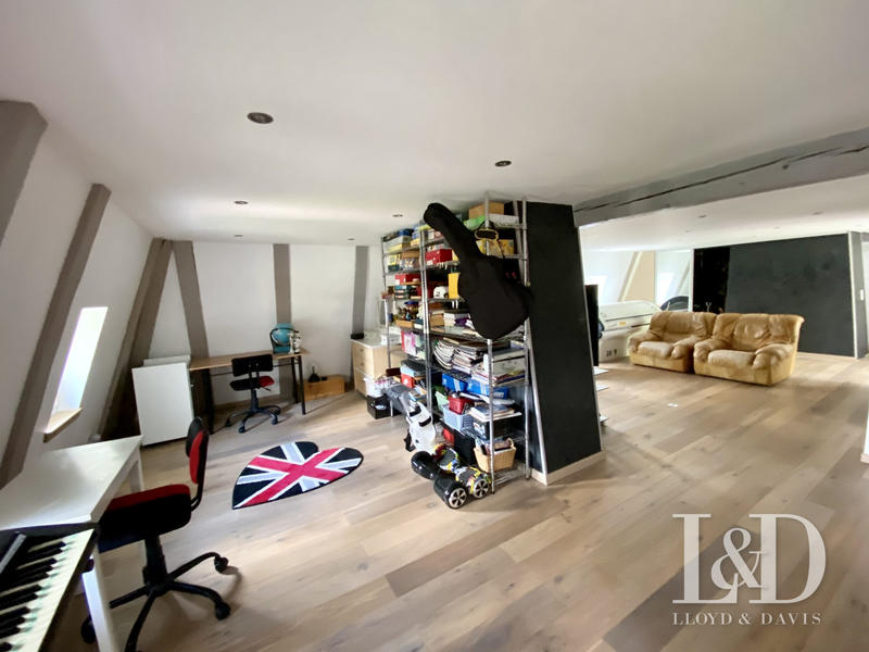 Maison - 340 m² - 10 pièces