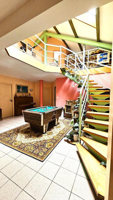 Maison - 220 m² - 10 pièces