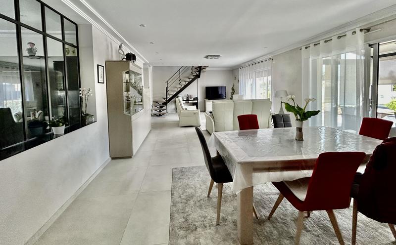 Maison contemporaine - 270 m² - 8 pièces