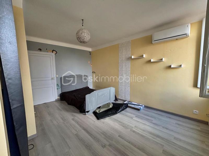 Maison - 233 m² - 8 pièces