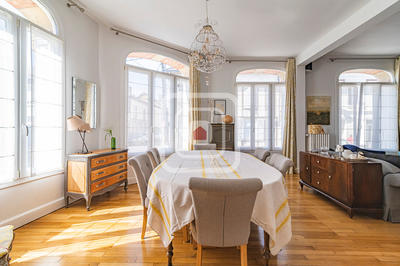 Maison - 217 m² - 8 pièces