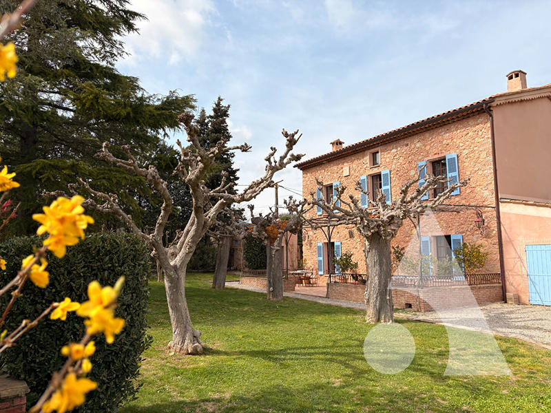 Maison - 250 m² - 7 pièces