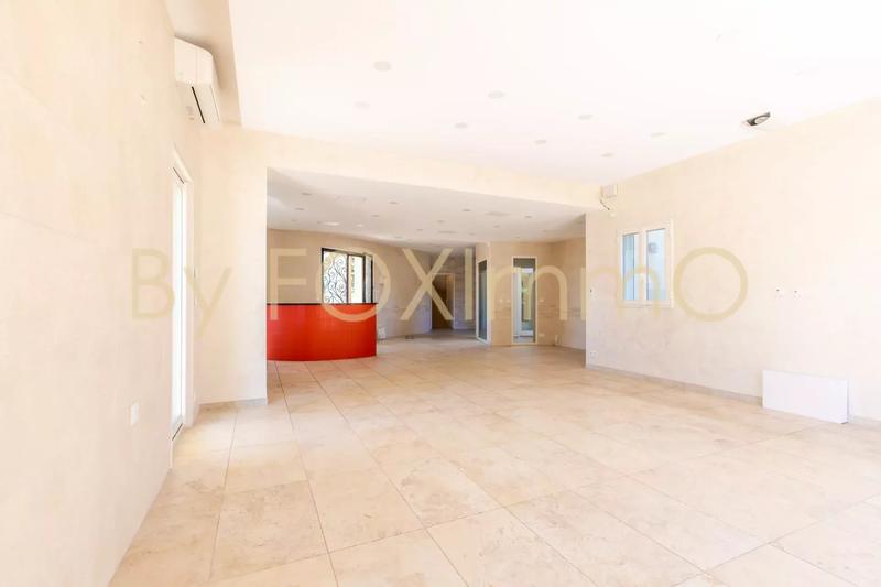 Maison - 334 m² - 8 pièces