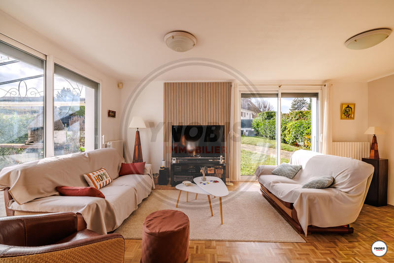 Maison - 202 m² - 7 pièces