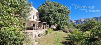 Maison - 381 m² - 16 pièces