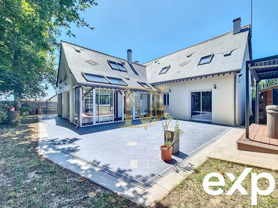 Maison - 227 m² - 10 pièces