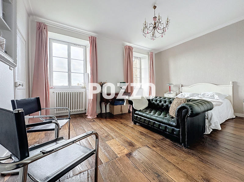 Maison - 265 m² - 9 pièces