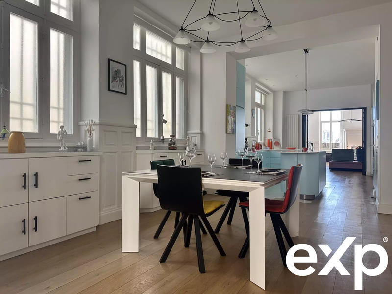 Appartement - 153 m² - 6 pièces