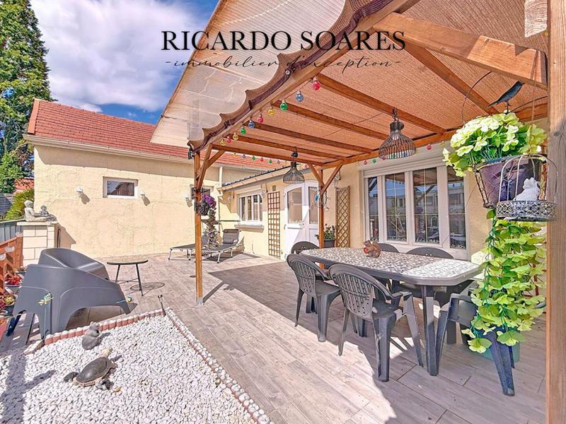 Maison - 277 m² - 10 pièces