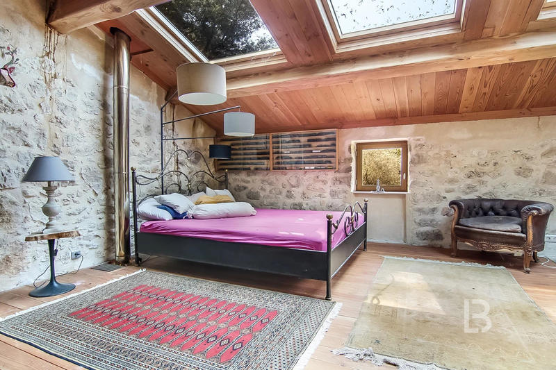 Maison - 260 m² - 11 pièces