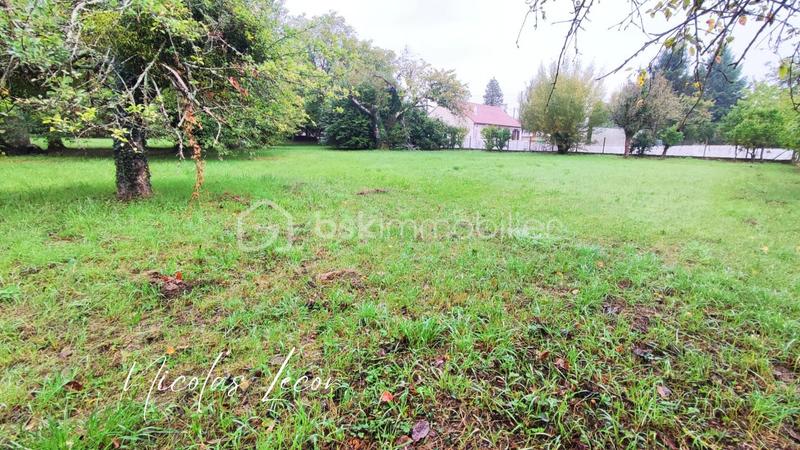 Terrain constructible - 2 210 m²
