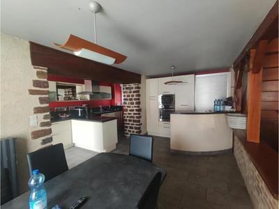 Propriété - 238 m² - 10 pièces